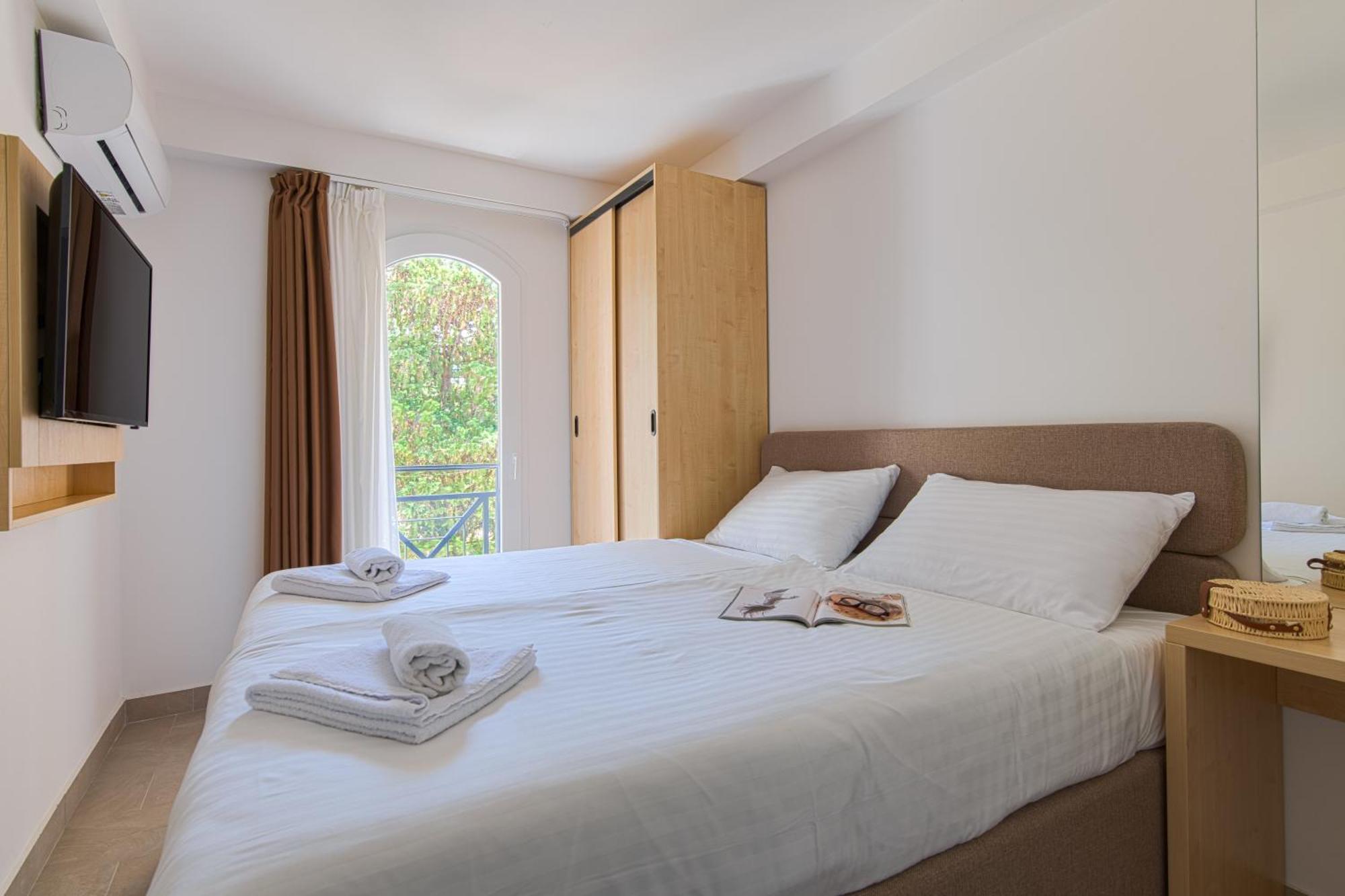 Hotel Delfin Omisalj ภายนอก รูปภาพ